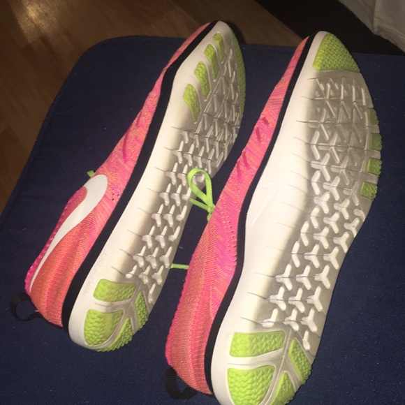 Nike Shoes - Picture 5 of 6